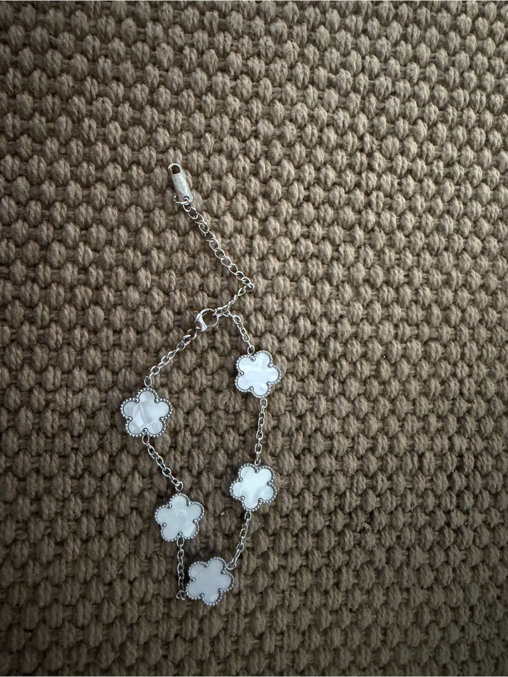 White Clover Motif Chain Bracelet - Silver Tone